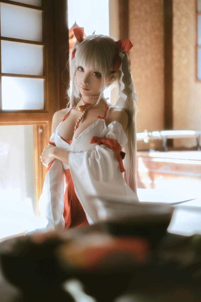 蠢沫沫《可畏 巫女》主题写真：55张全套美图