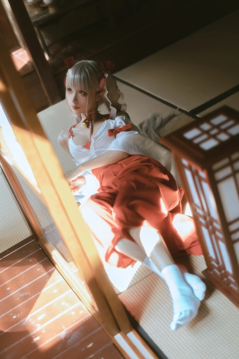 蠢沫沫《可畏 巫女》主题写真：55张全套美图