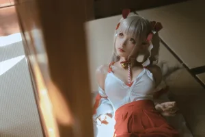 蠢沫沫《可畏 巫女》主题写真：55张全套美图