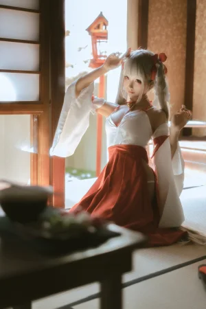 蠢沫沫《可畏 巫女》主题写真：55张全套美图