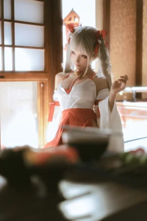 蠢沫沫《可畏 巫女》主题写真：55张全套美图