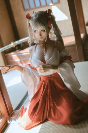 蠢沫沫《可畏 巫女》主题写真：55张全套美图