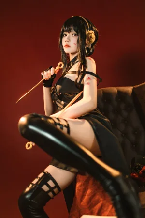 桜桃喵《约尔》主题写真：20张全套美图