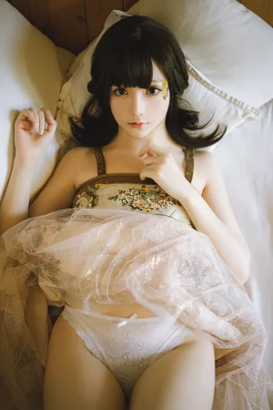星之迟迟《《花鸟风月》 实体本赠送壁纸包》主题写真：26张全套美图
