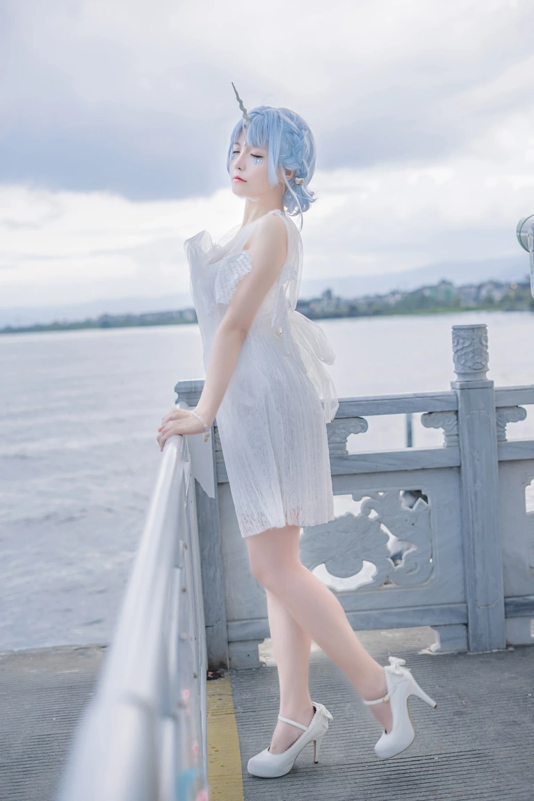 星之迟迟《《花鸟风月》 实体本赠送壁纸包》主题写真：26张全套美图