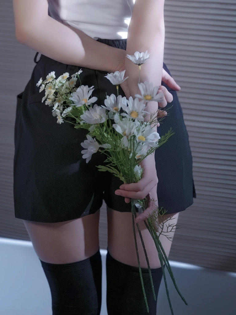 小仓千代《Patreon订阅 链锯人 蕾塞》主题写真：32张全套美图