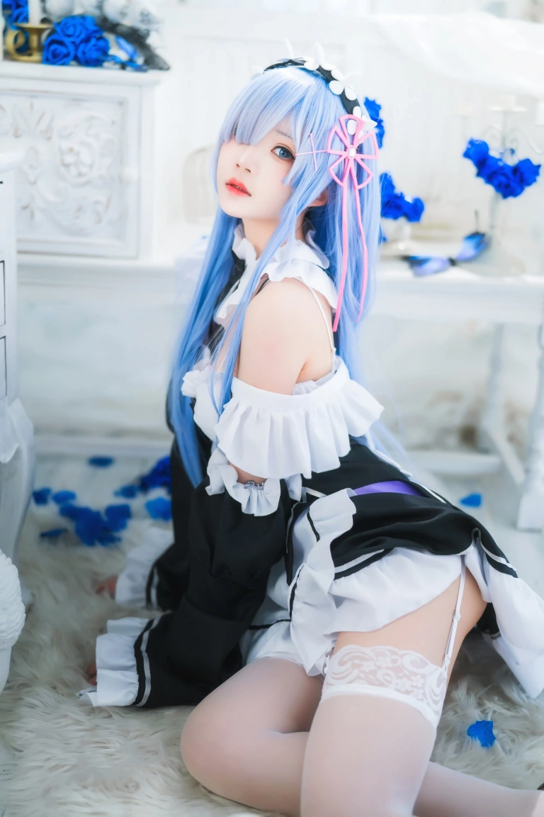 桜桃喵《长发蕾姆01》主题写真：45张全套美图