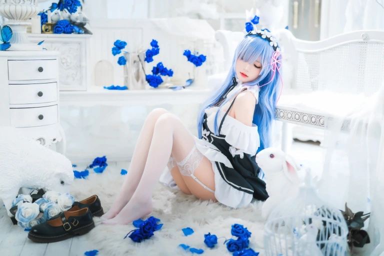桜桃喵《长发蕾姆01》主题写真：45张全套美图