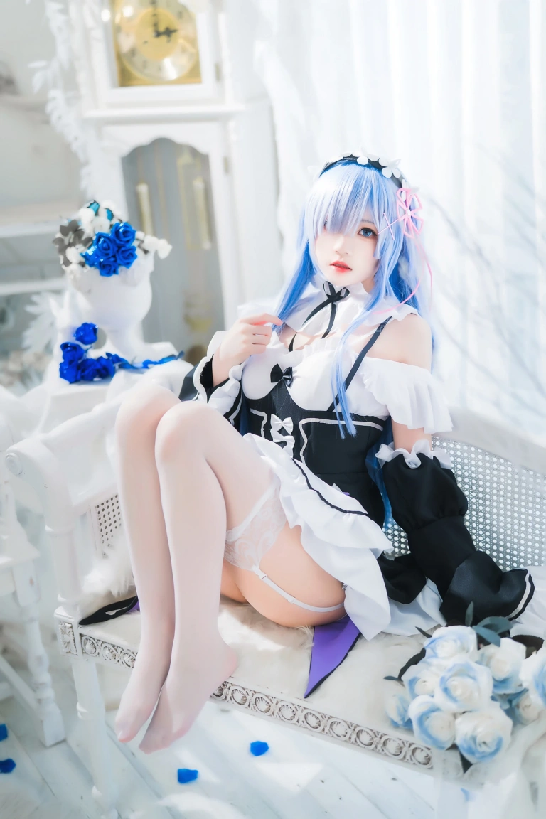 桜桃喵《长发蕾姆01》主题写真：45张全套美图