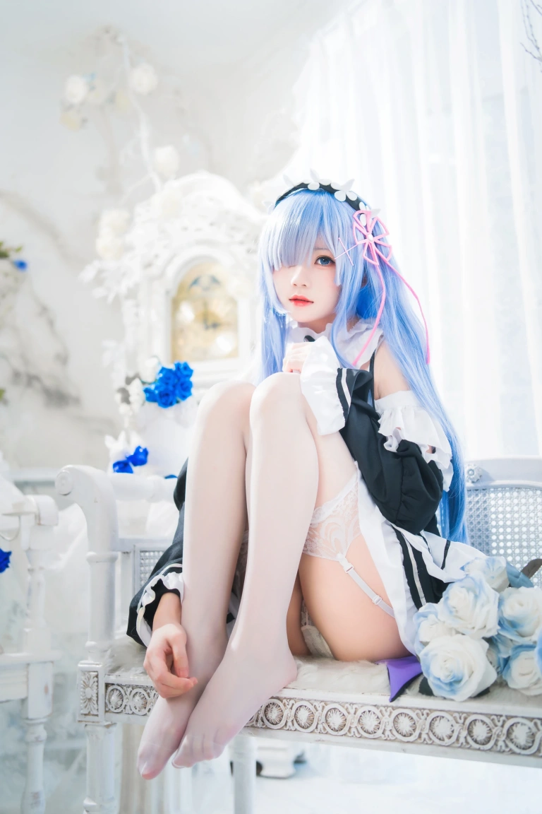 桜桃喵《长发蕾姆01》主题写真：45张全套美图