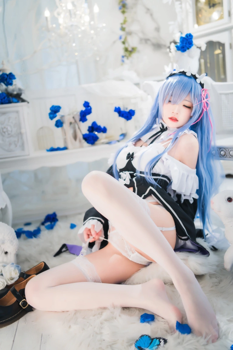 桜桃喵《长发蕾姆01》主题写真：45张全套美图