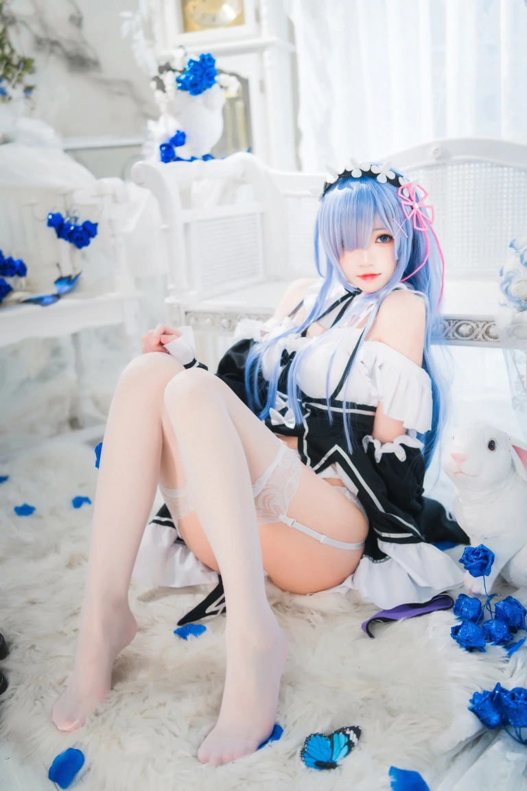 桜桃喵《长发蕾姆01》主题写真：45张全套美图