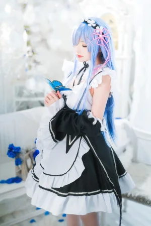 桜桃喵《长发蕾姆01》主题写真：45张全套美图