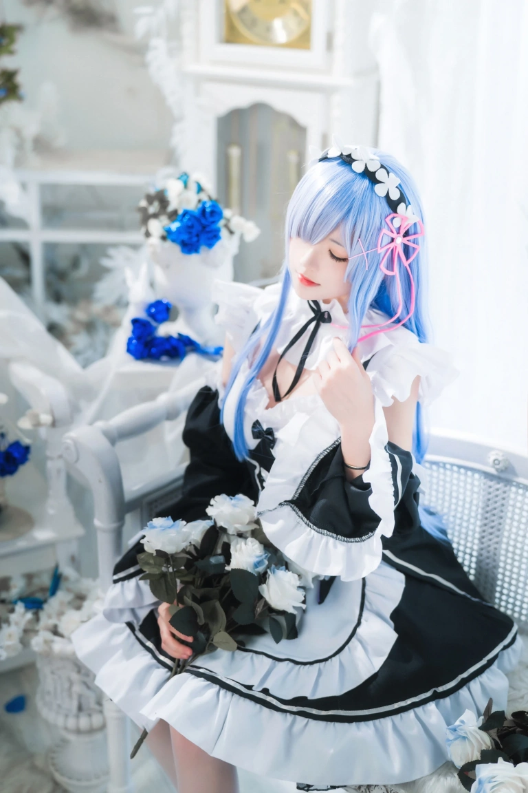桜桃喵《长发蕾姆01》主题写真：45张全套美图
