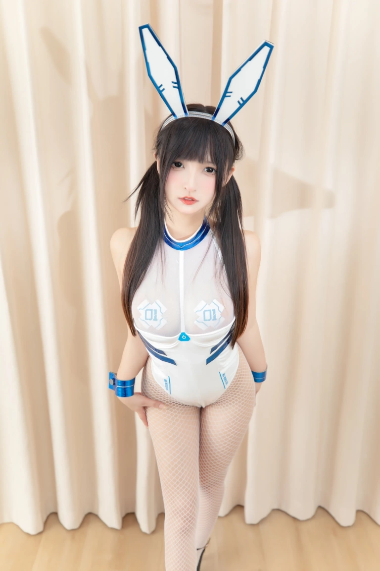 神楽坂真冬《第四季 序号48：《赛博战兔》》主题写真：75张全套美图