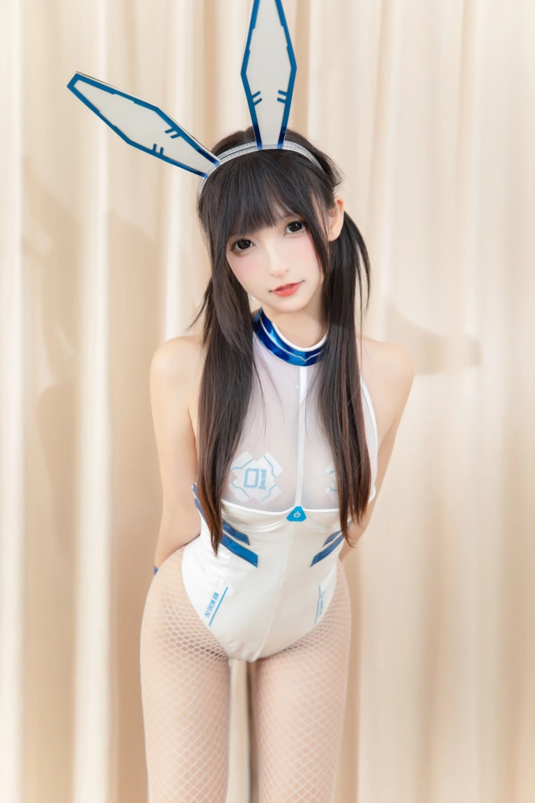 神楽坂真冬《第四季 序号48：《赛博战兔》》主题写真：75张全套美图