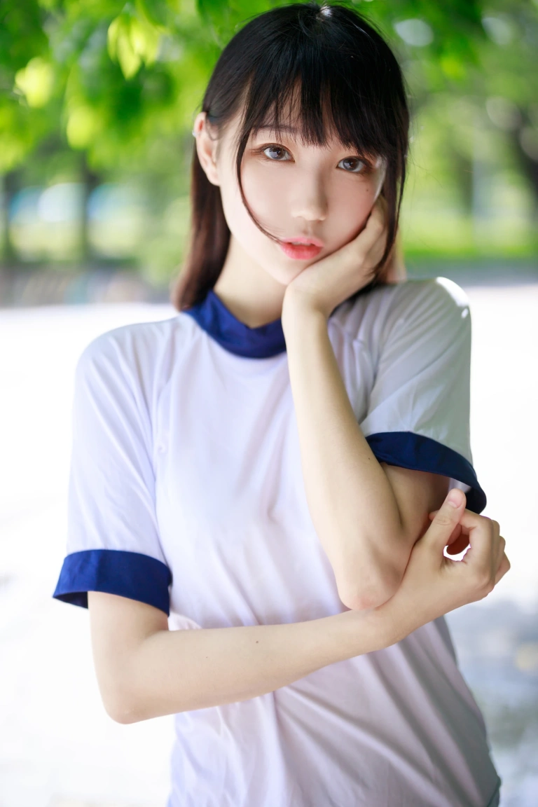 周叽是可爱兔兔《体操服》主题写真：31张全套美图