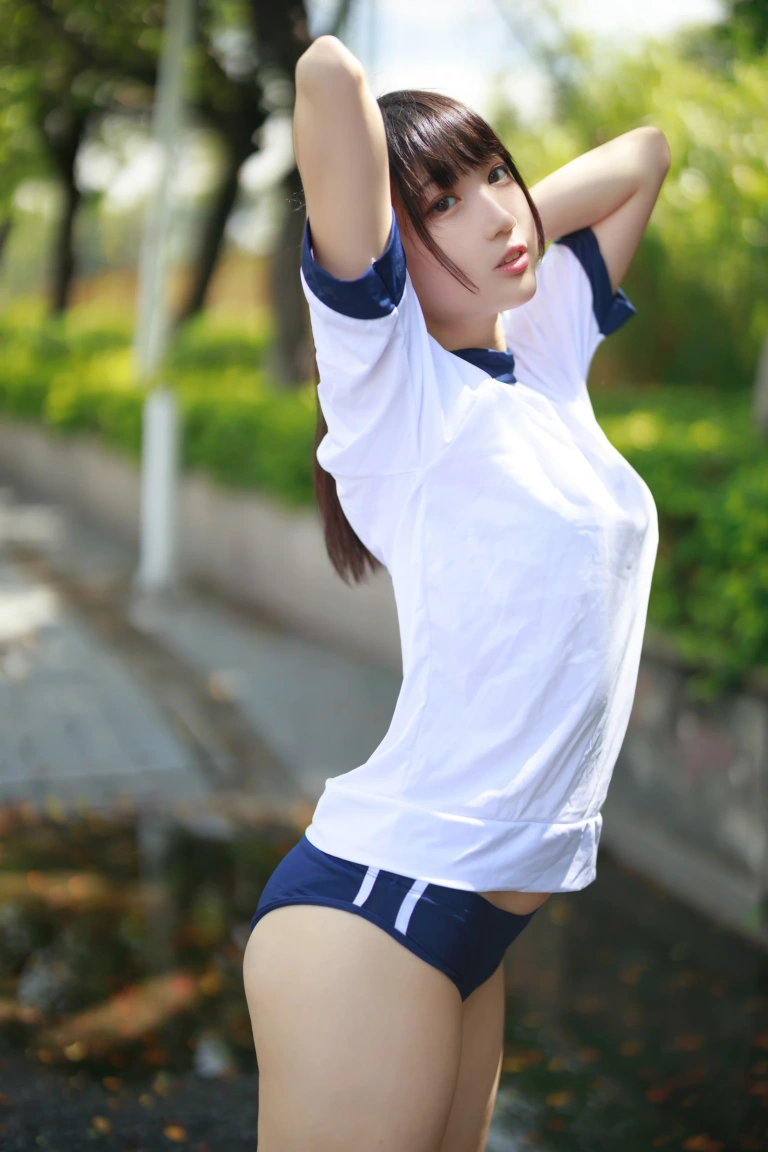 周叽是可爱兔兔《体操服》主题写真：31张全套美图