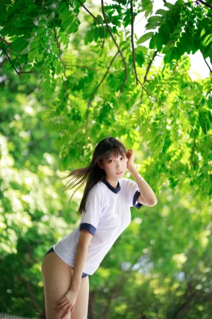 周叽是可爱兔兔《体操服》主题写真：31张全套美图