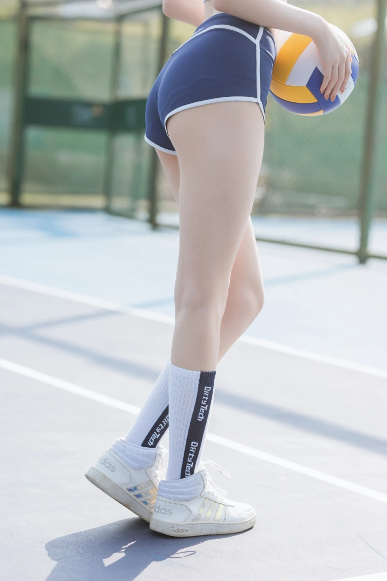 许岚《夏日运动服》主题写真：40张全套美图