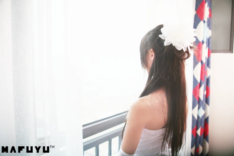 神楽坂真冬《婚纱系列》主题写真：71张全套美图
