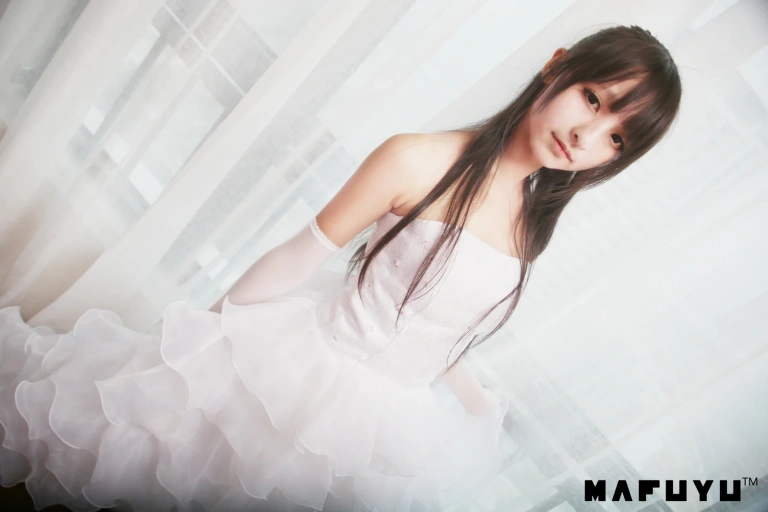 神楽坂真冬《婚纱系列》主题写真：71张全套美图