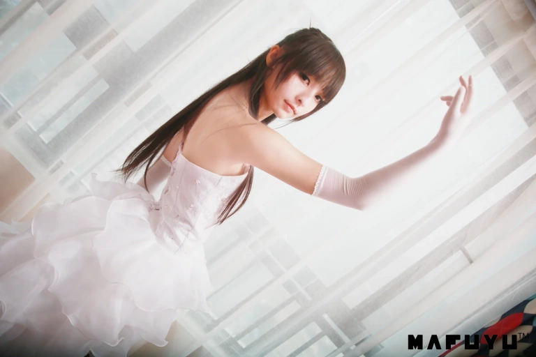 神楽坂真冬《婚纱系列》主题写真：71张全套美图