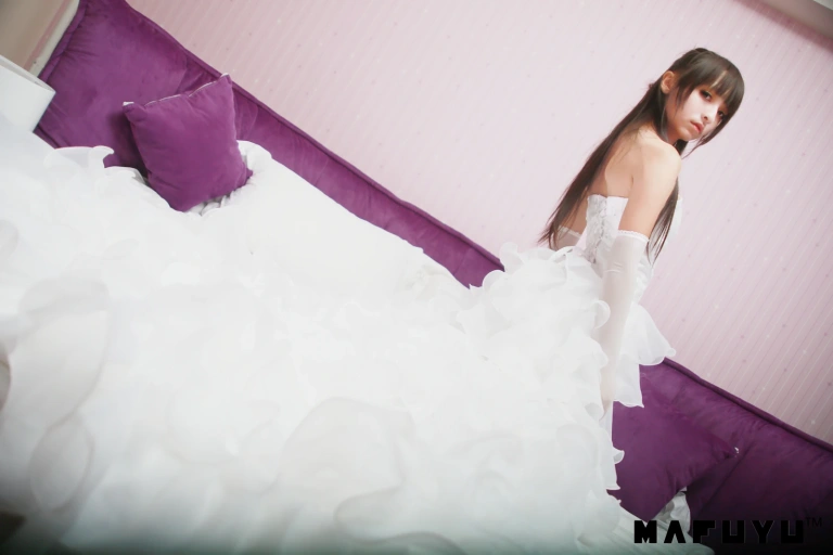 神楽坂真冬《婚纱系列》主题写真：71张全套美图