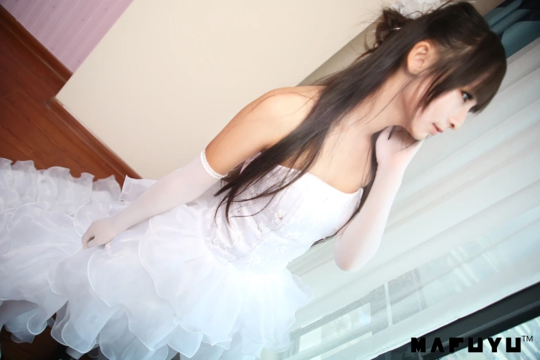 神楽坂真冬《婚纱系列》主题写真：71张全套美图