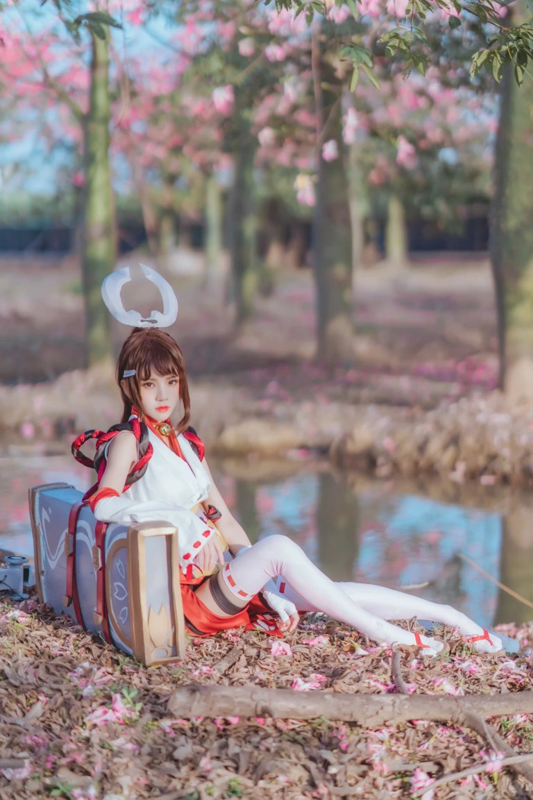 桜桃喵《花见巫女》主题写真：32张全套美图