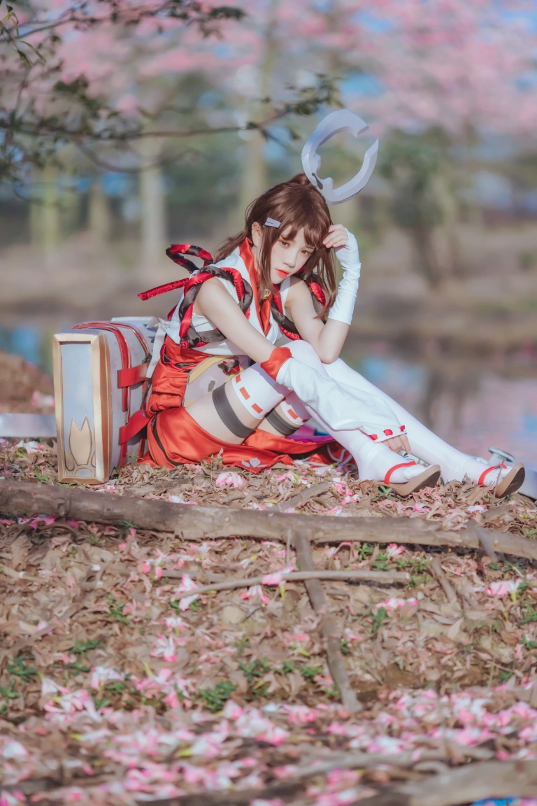 桜桃喵《花见巫女》主题写真：32张全套美图