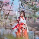 桜桃喵《花见巫女》主题写真：32张全套美图