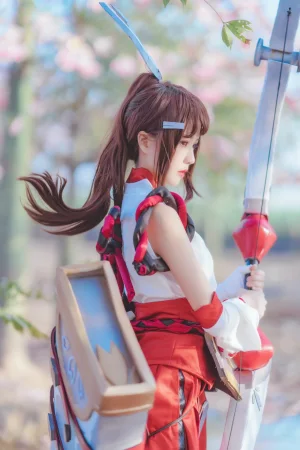 桜桃喵《花见巫女》主题写真：32张全套美图
