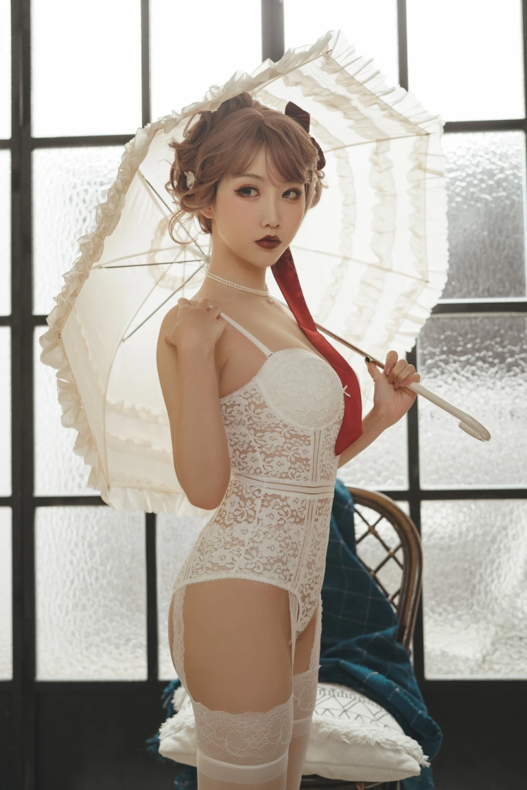 面饼仙儿《法式内衣》主题写真：48张全套美图