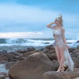 星之迟迟《明日方舟本 《Amazing Grace》 白金》主题写真：22张全套美图