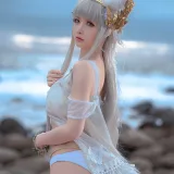 星之迟迟《明日方舟本 《Amazing Grace》 白金》主题写真：22张全套美图