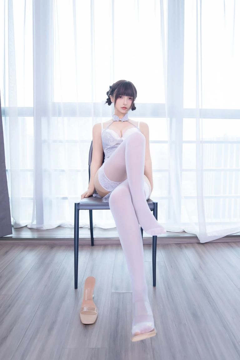 神楽坂真冬《第四季 序号37：《雪糕小姐》》主题写真：75张全套美图