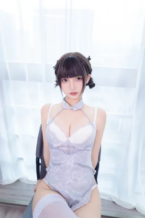 神楽坂真冬《第四季 序号37：《雪糕小姐》》主题写真：75张全套美图