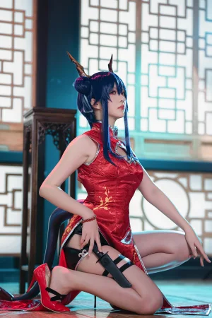星之迟迟《明日方舟本 《Amazing Grace》 陈》主题写真：20张全套美图