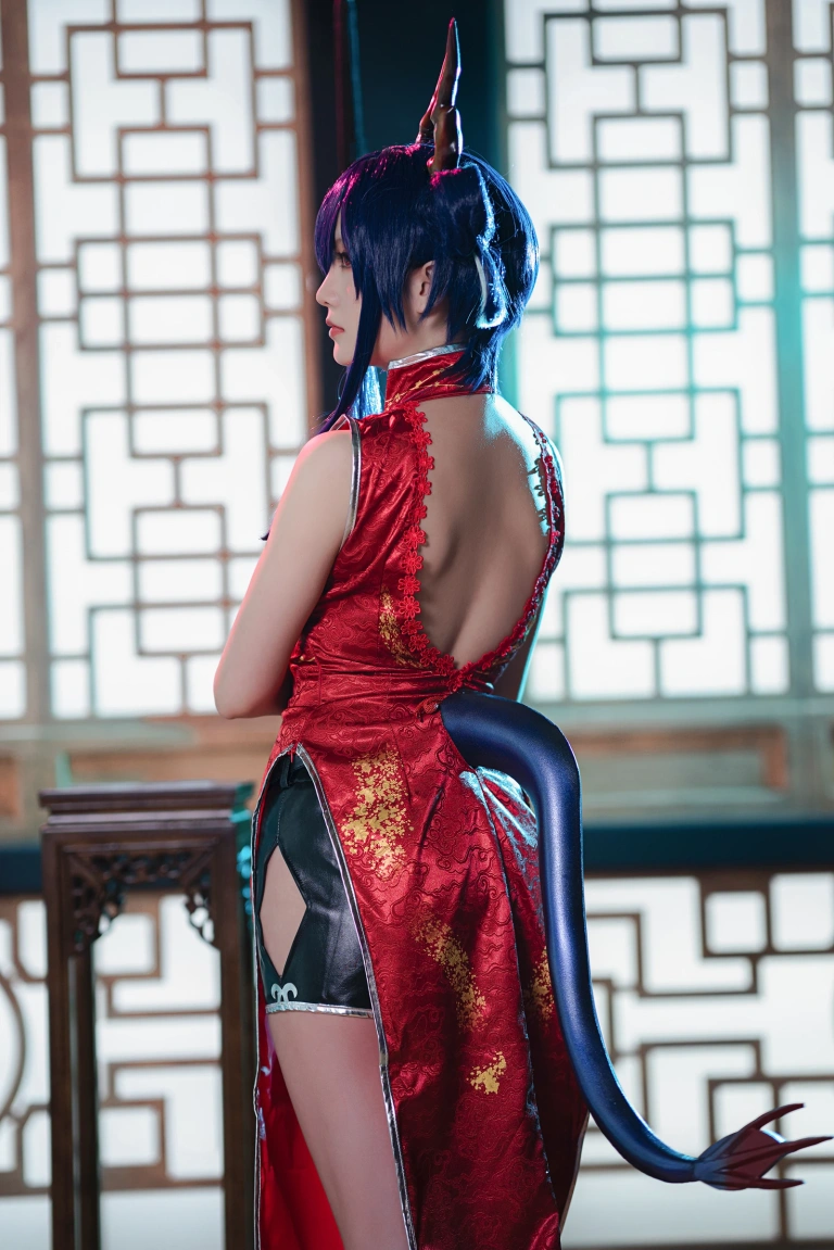 星之迟迟《明日方舟本 《Amazing Grace》 陈》主题写真：20张全套美图