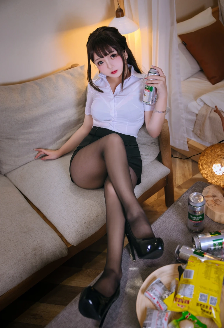 日奈娇(椎名莜)《醉酒OL》主题写真：110张全套美图