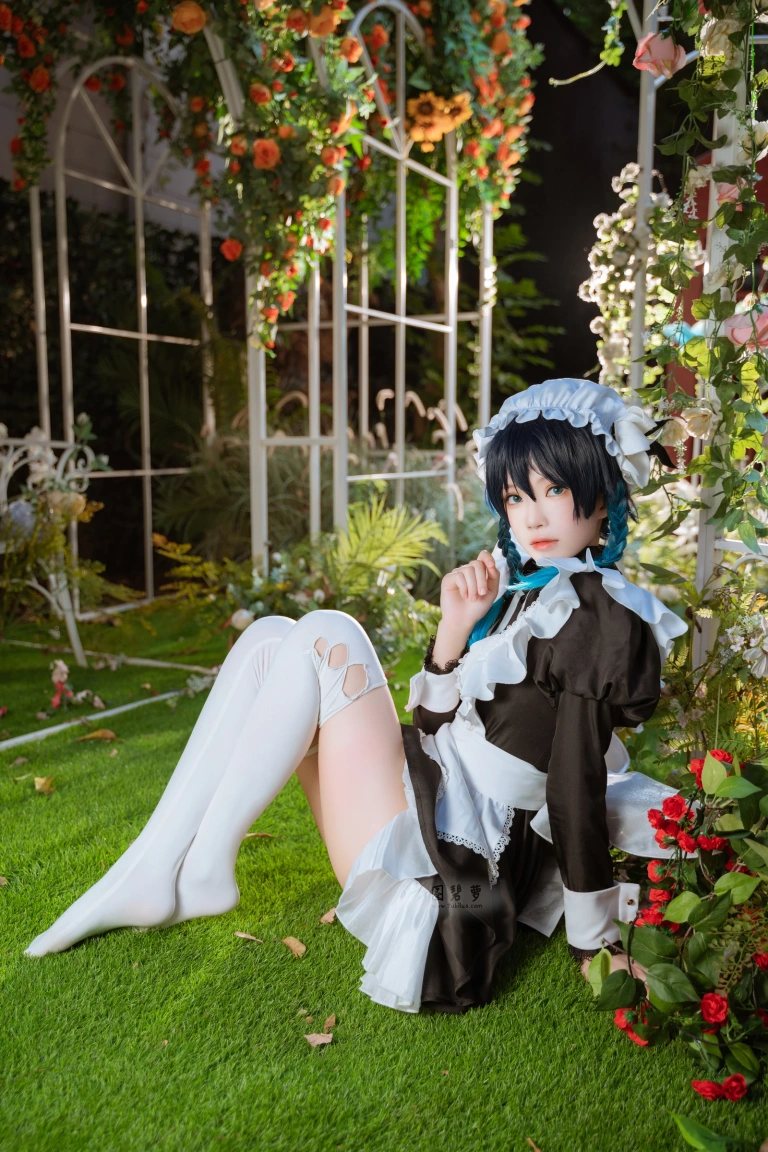 桜桃喵《温迪女仆+花絮视频》主题写真：26张全套美图，含1个视频