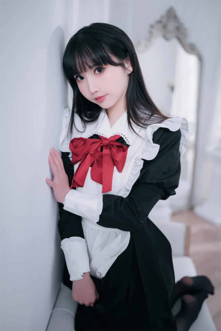 面饼仙儿《红高跟女仆》主题写真：30张全套美图