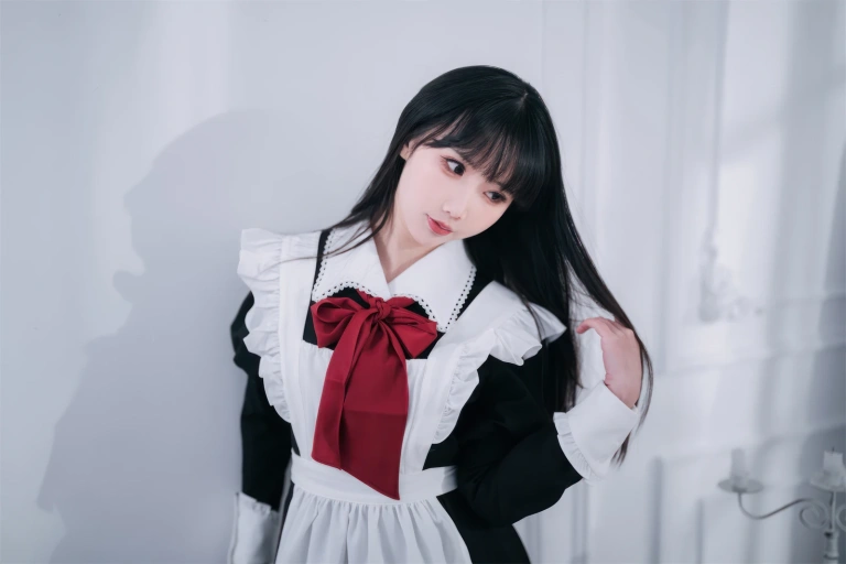 面饼仙儿《红高跟女仆》主题写真：30张全套美图
