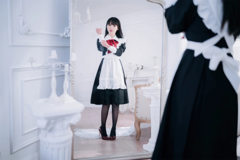面饼仙儿《红高跟女仆》主题写真：30张全套美图