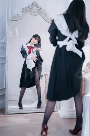 面饼仙儿《红高跟女仆》主题写真：30张全套美图