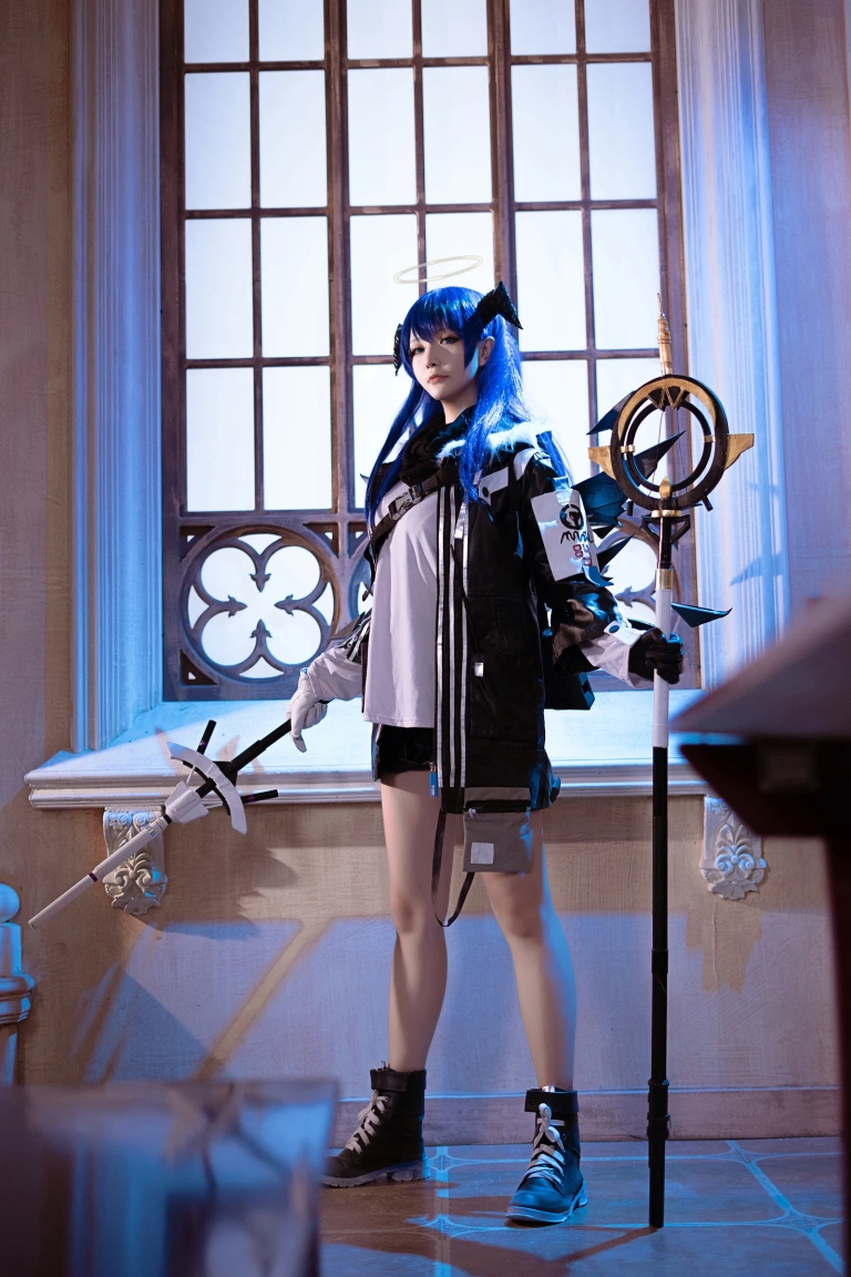 星之迟迟《明日方舟本 《Amazing Grace》 莫斯提马》主题写真：19张全套美图