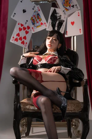 过期米线线喵《生日贺图 兔女郎》主题写真：50张全套美图