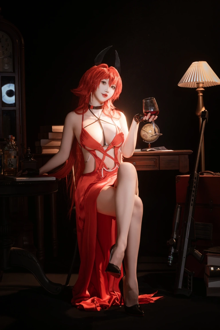 面饼仙儿《Nikke 小红帽礼服》主题写真：24张全套美图