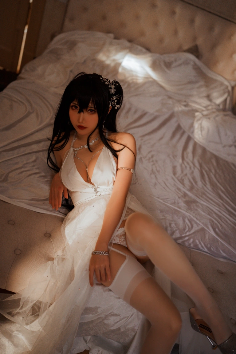 面饼仙儿《碧蓝航线 大凤婚纱》主题写真：32张全套美图